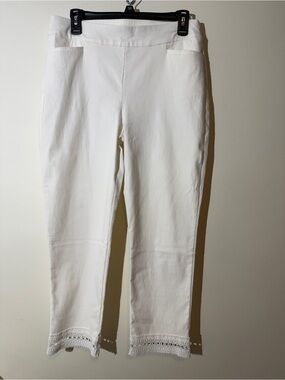 Chico's White Cropped Jeans with Lace Trim Ankles